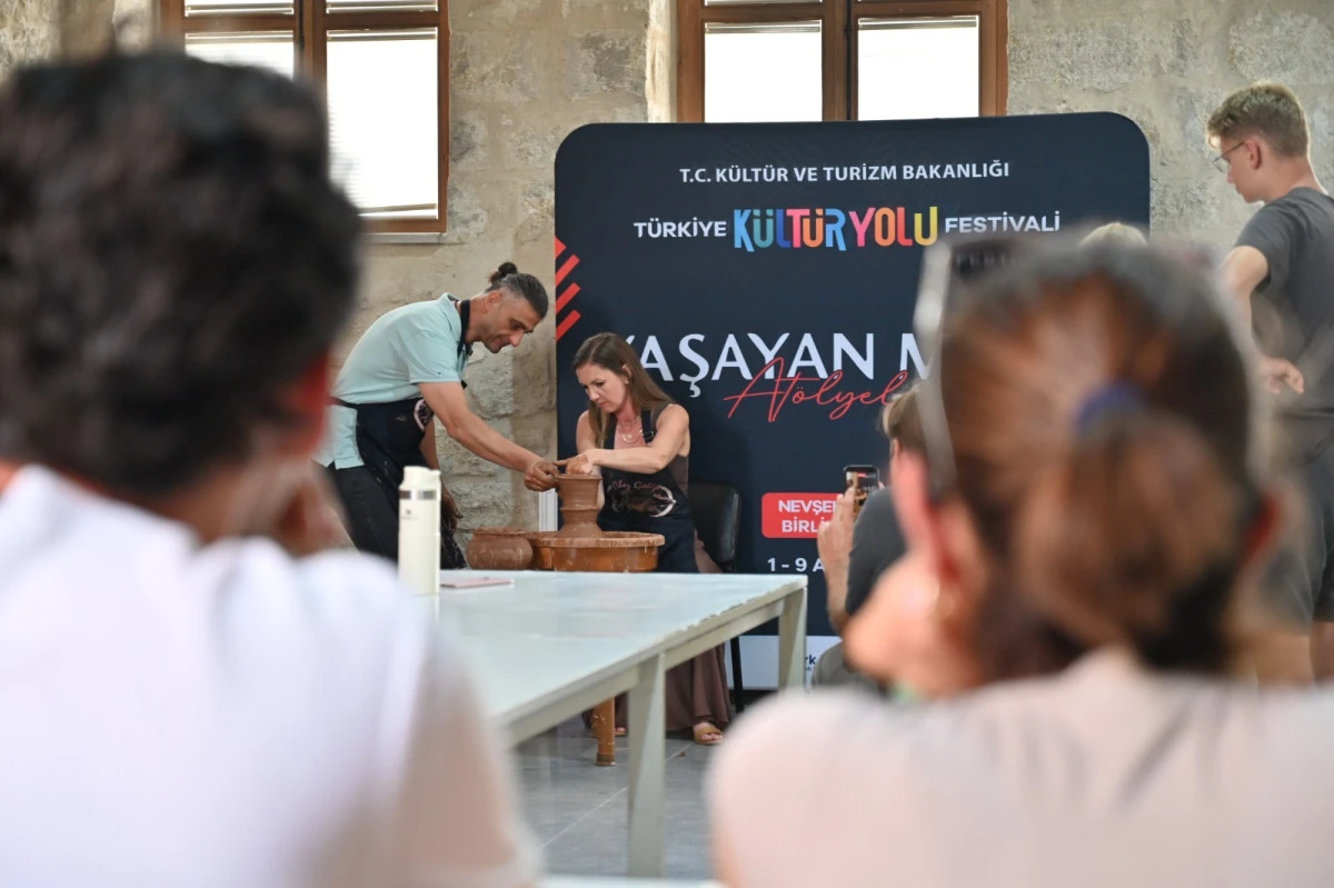 T&uuml;rk hat sanatının incelikleri Nevşehir&rsquo;de anlatıldı