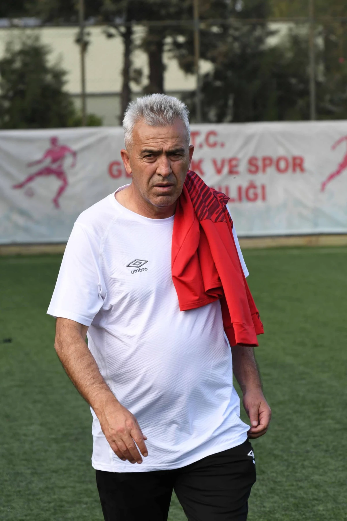 U19 Teknik Direkt&ouml;r&uuml; İsmail G&uuml;zel g&ouml;revini bıraktı.