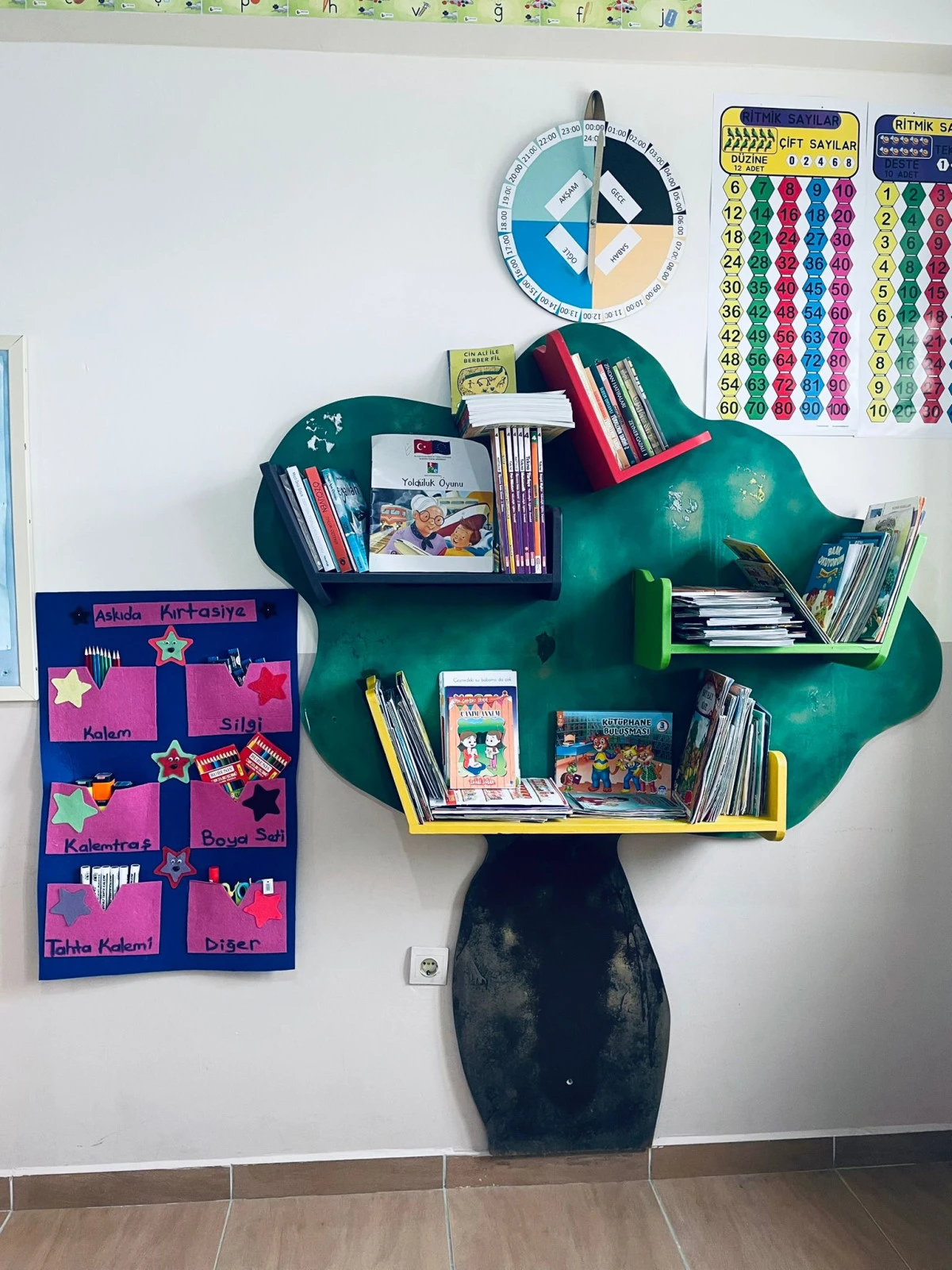 U&ccedil;hisar&rsquo;da &ldquo;Askıda Kırtasiye&rdquo; Uygulaması Başlatıldı