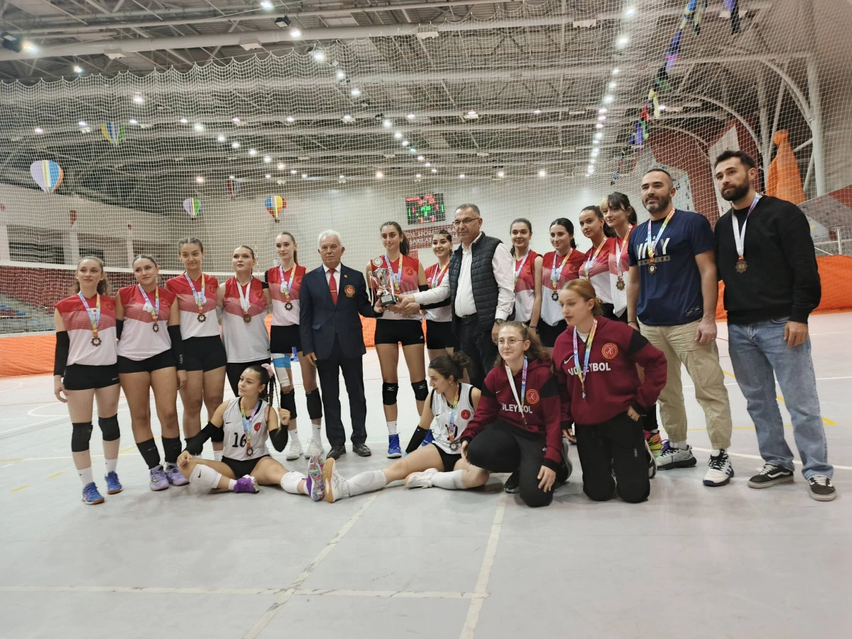 &Uuml;niversiteler Arası Voleybol Grup Elemeleri Tamamlandı