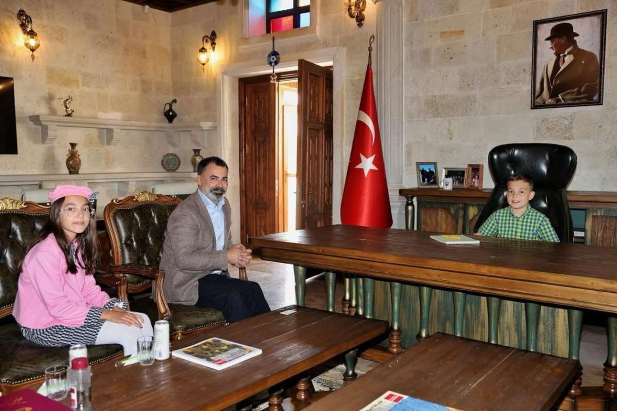 Ürgüp'te Başkanlık Koltuğu Türkan Diker Öğrencilerine Devredildi