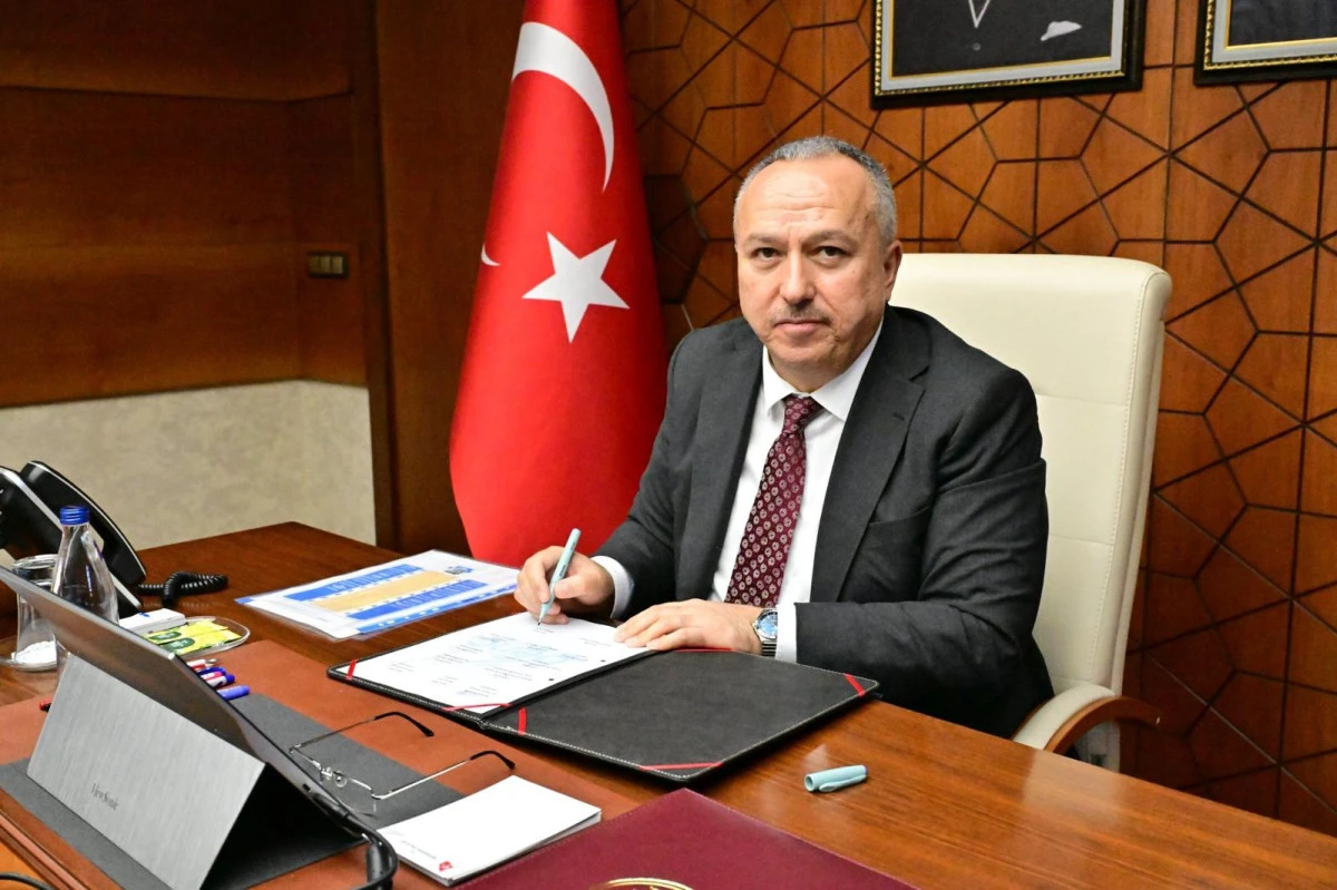 Vali Ali Fidan'ın 10 Ocak İdareciler G&uuml;n&uuml; Mesajı