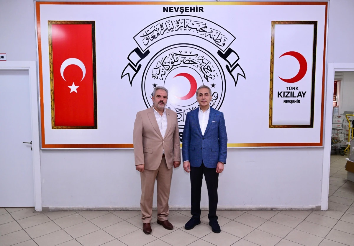 Vali H&uuml;seyin K&ouml;k, Kızılay Nevşehir Şube Başkanlığı'nı ziyaret etti