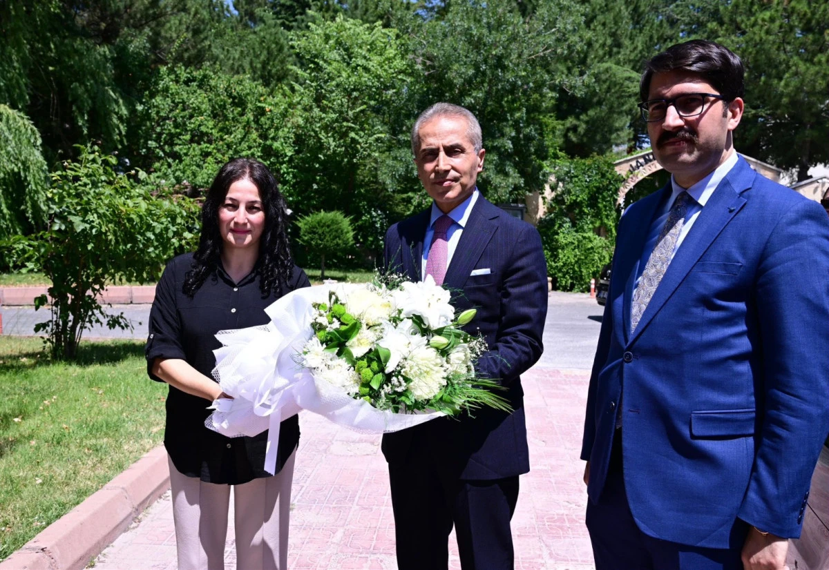 Vali H&uuml;seyin K&ouml;k, &Uuml;rg&uuml;p Kaymakamlığını ziyaret etti