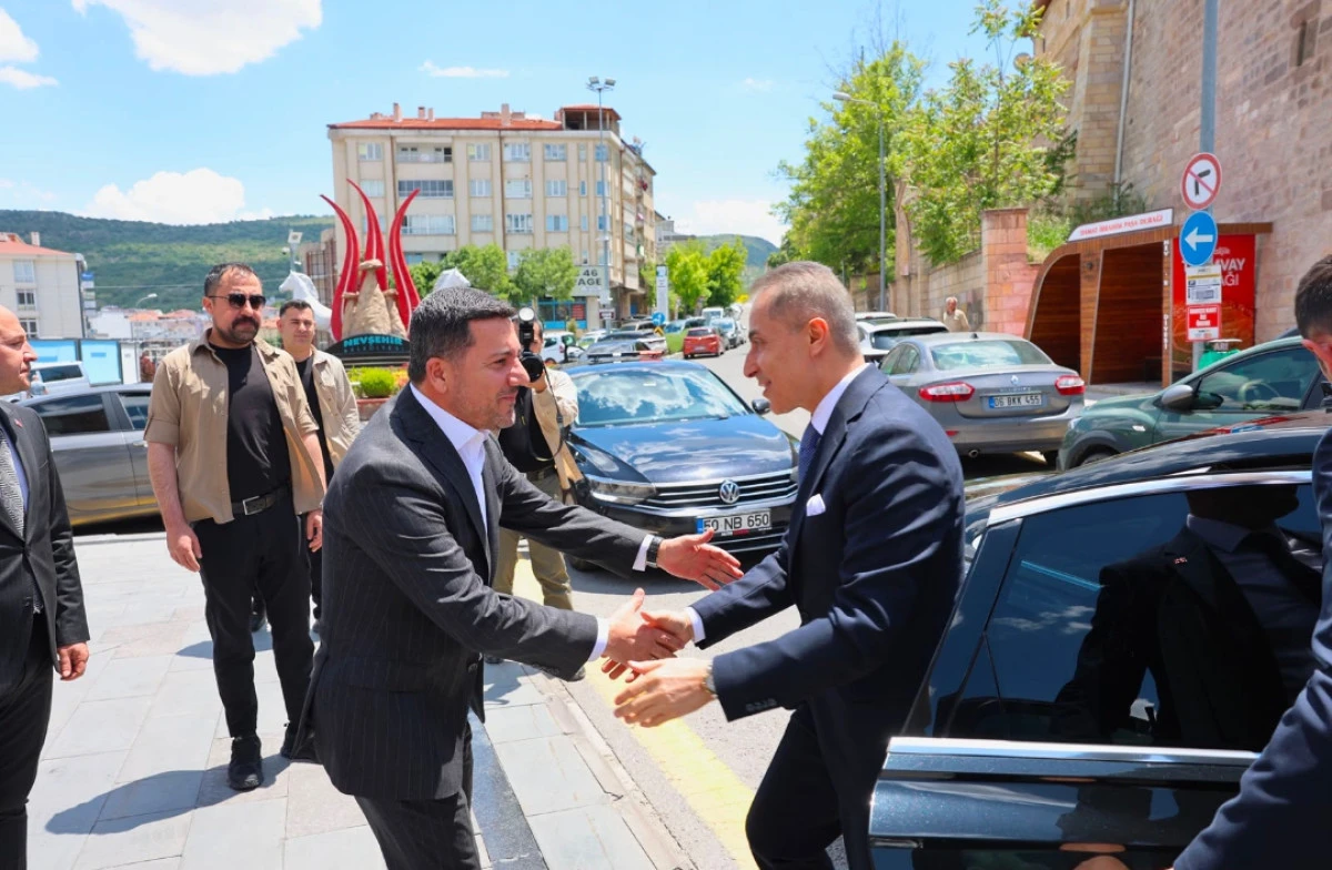 VALİ H&Uuml;SEYİN K&Ouml;K&rsquo;TEN BAŞKAN RASİM ARI&rsquo;YA İADE-İ ZİYARET: "ORTAK AKILLA &Ccedil;ALIŞMAYA DEVAM EDECEĞİZ"