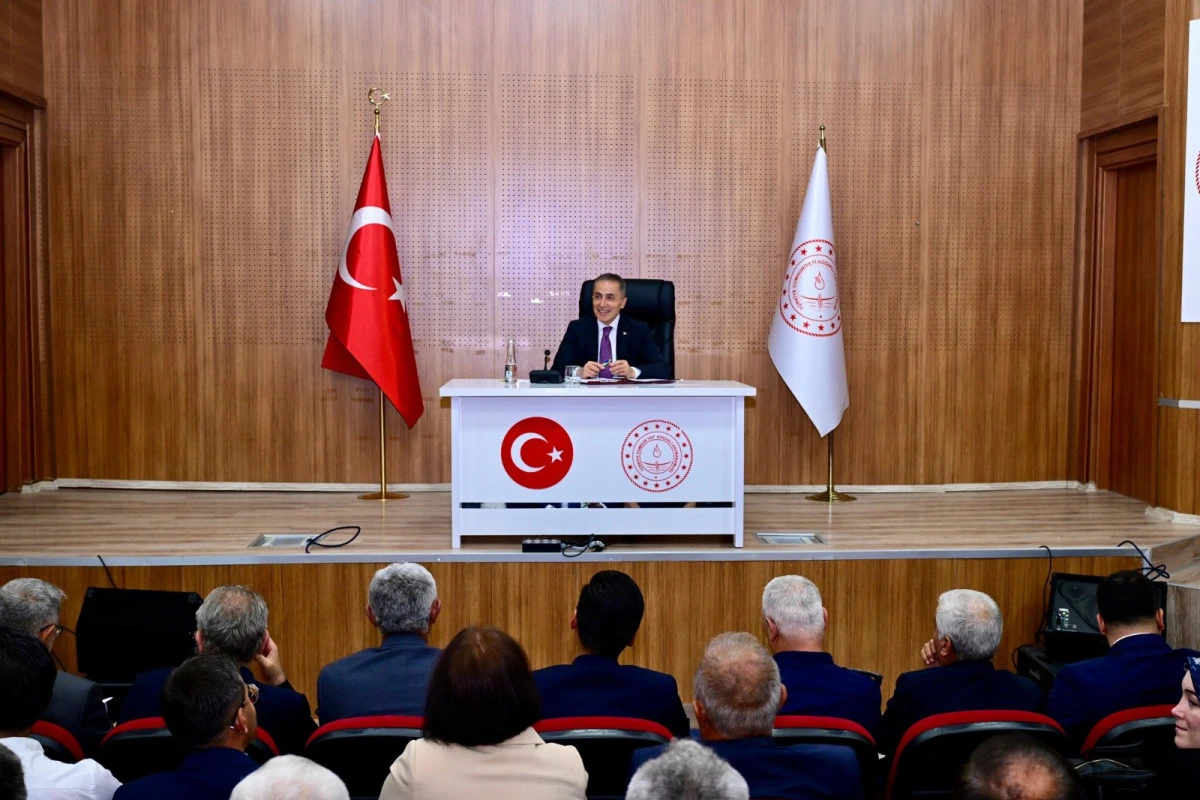 Vali K&ouml;k, Kozaklı&rsquo;da muhtarlarla değerlendirme toplantısı yaptı