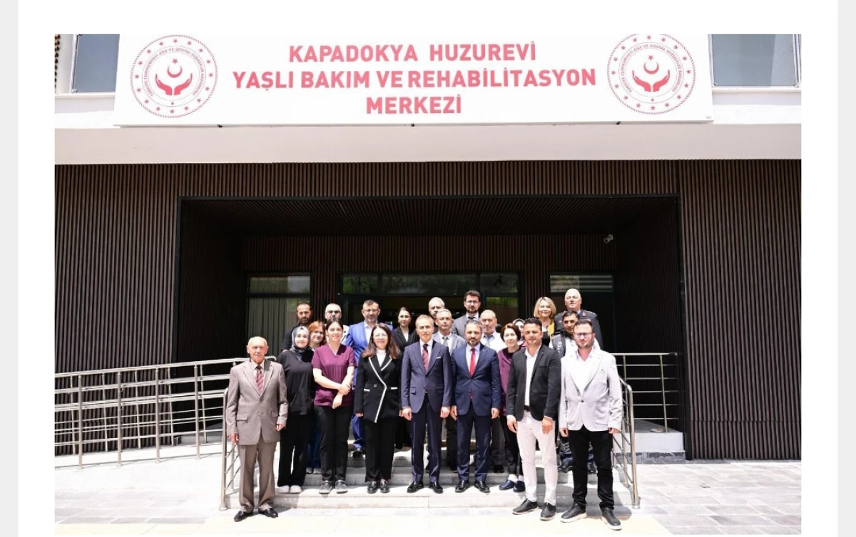 Vali K&ouml;k ve Eşinden Huzurevi Sakinlerine Anlamlı Bayram Ziyareti