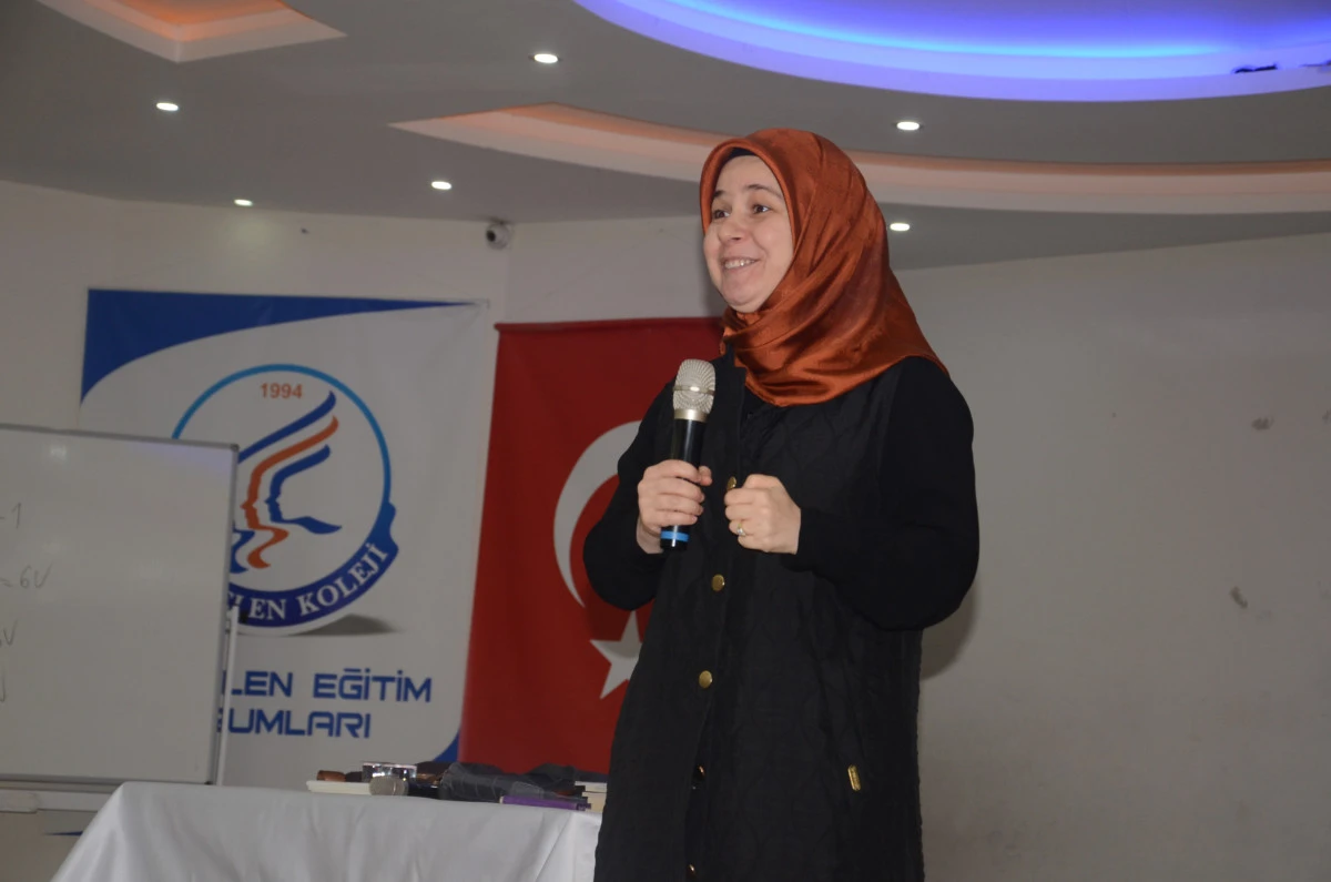 Yazar Selcen Y&uuml;ksel Arvas Kardelenli &ouml;ğrencilerle buluştu